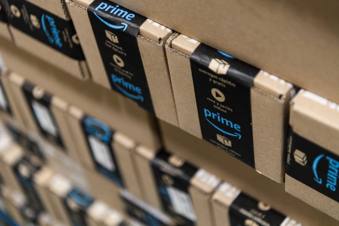 Amazon-firmasına-ait-depo-işçileri-grev-kararı-aldı